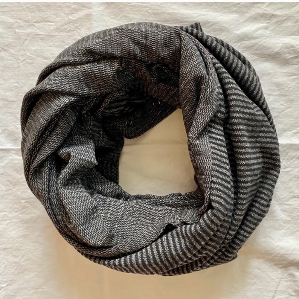 Lululemon Gray Vinyasa Convertible Snap Scarf